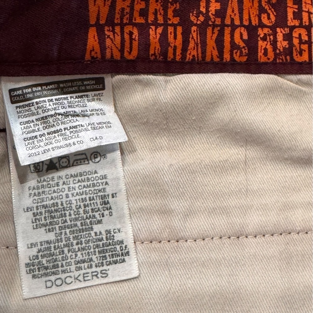 Dockers Alpha Slim Khaki Pants Mens 35x30 Maroon Worn Once Minor Flaw Fixable - Picture 5 of 8